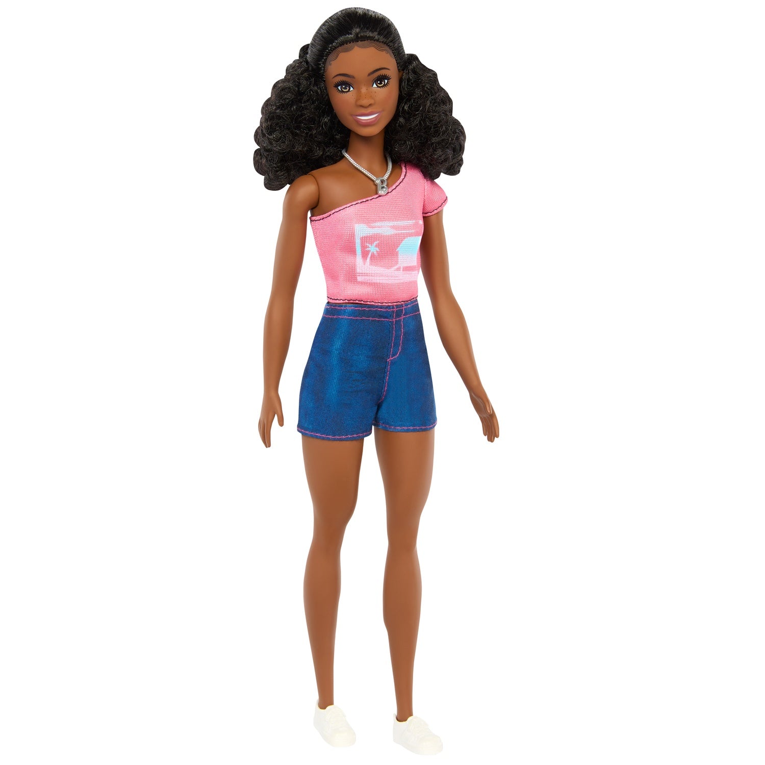 Barbie Brooklyn docka, korallrosa t-shirt och jeansshorts set