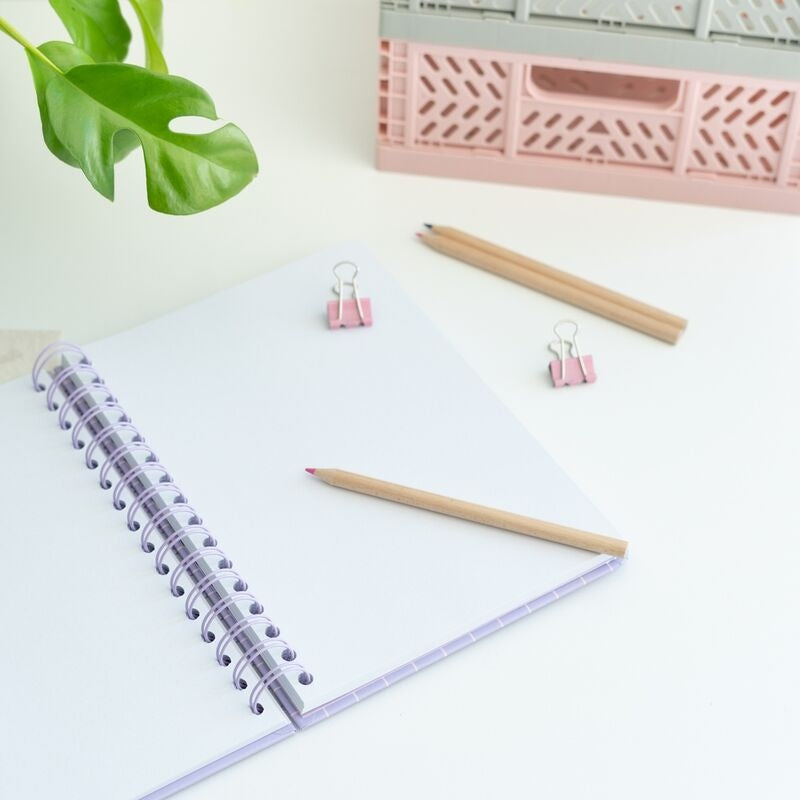 Pusheen Moments A5-anteckningsbok med fodrade sidor och söta illustrationer