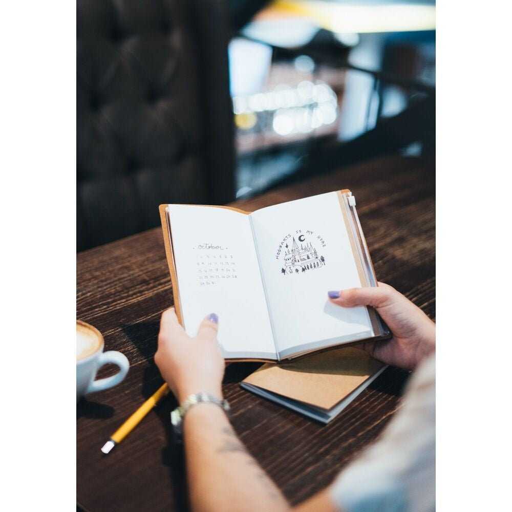 Slytherin Travel Notebook med fodrade sidor och bokmärke