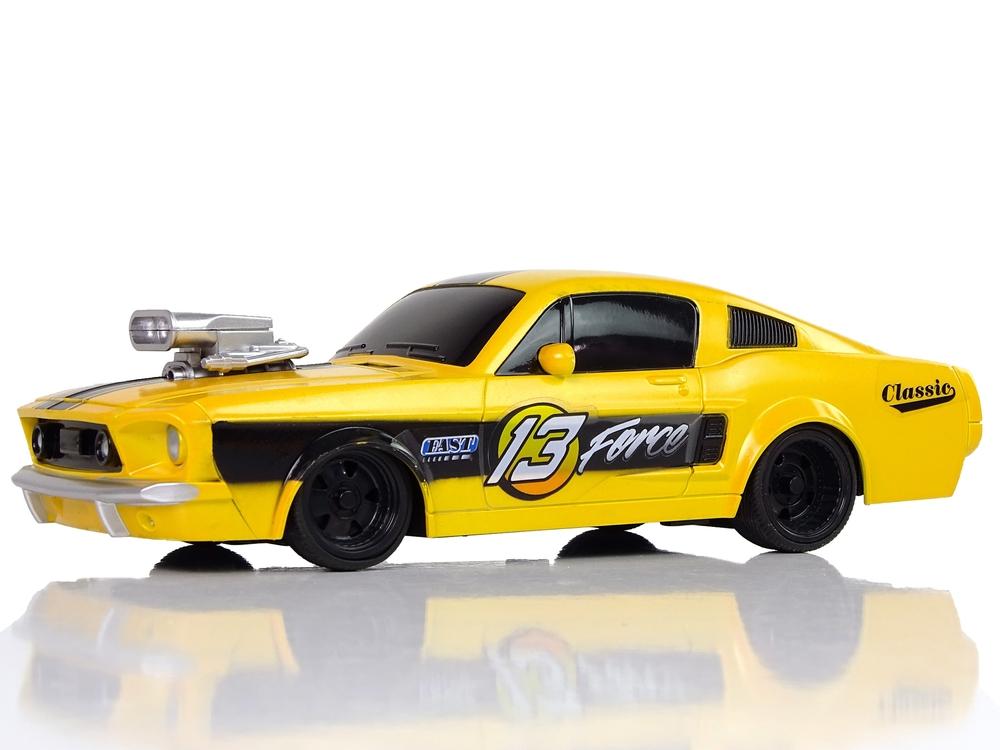 1:20 Yellow Remote Control Sports Car - Spännande racingkul!