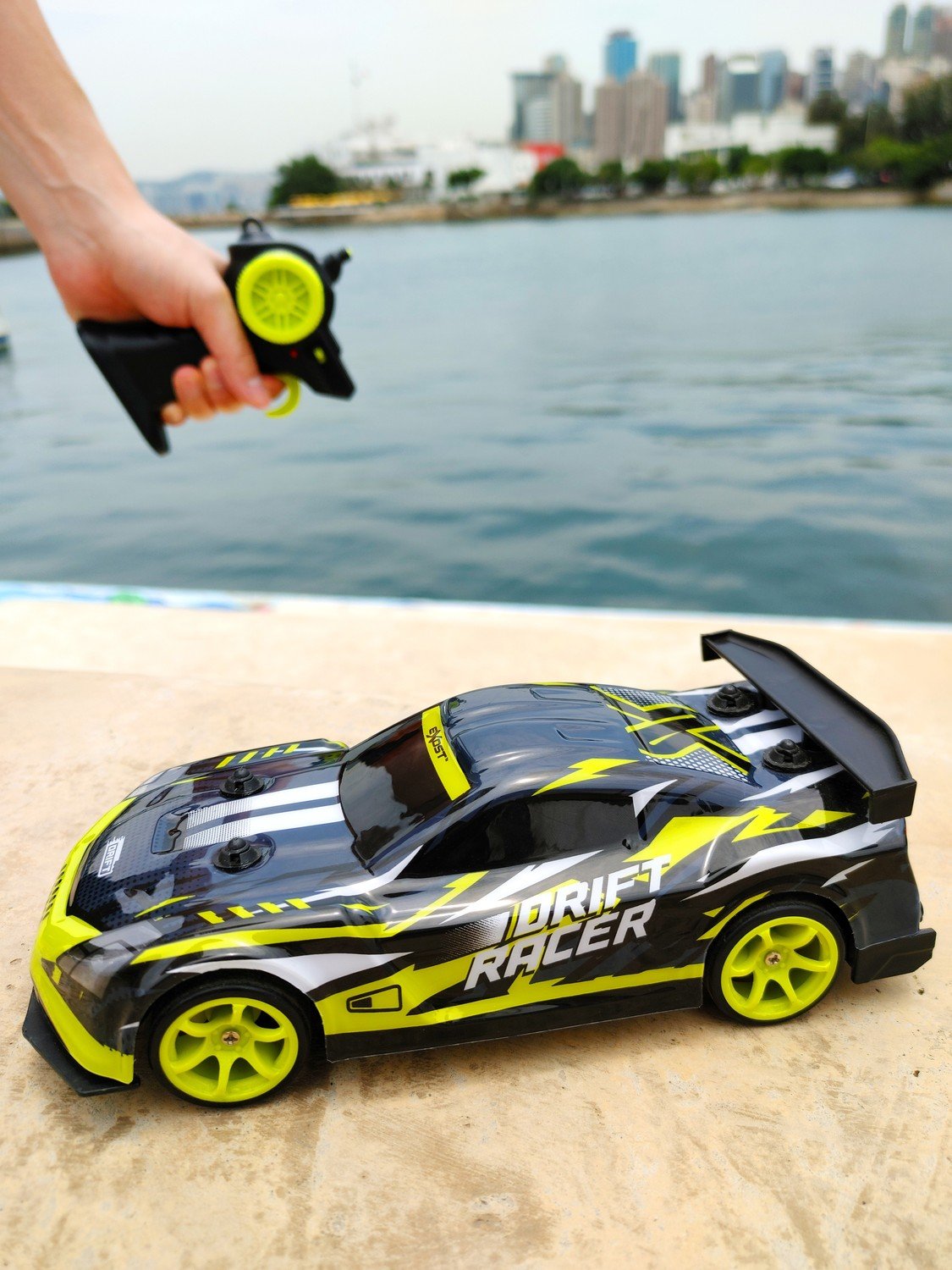 Exost Radio Control Car Drift Racer, skala 1:28