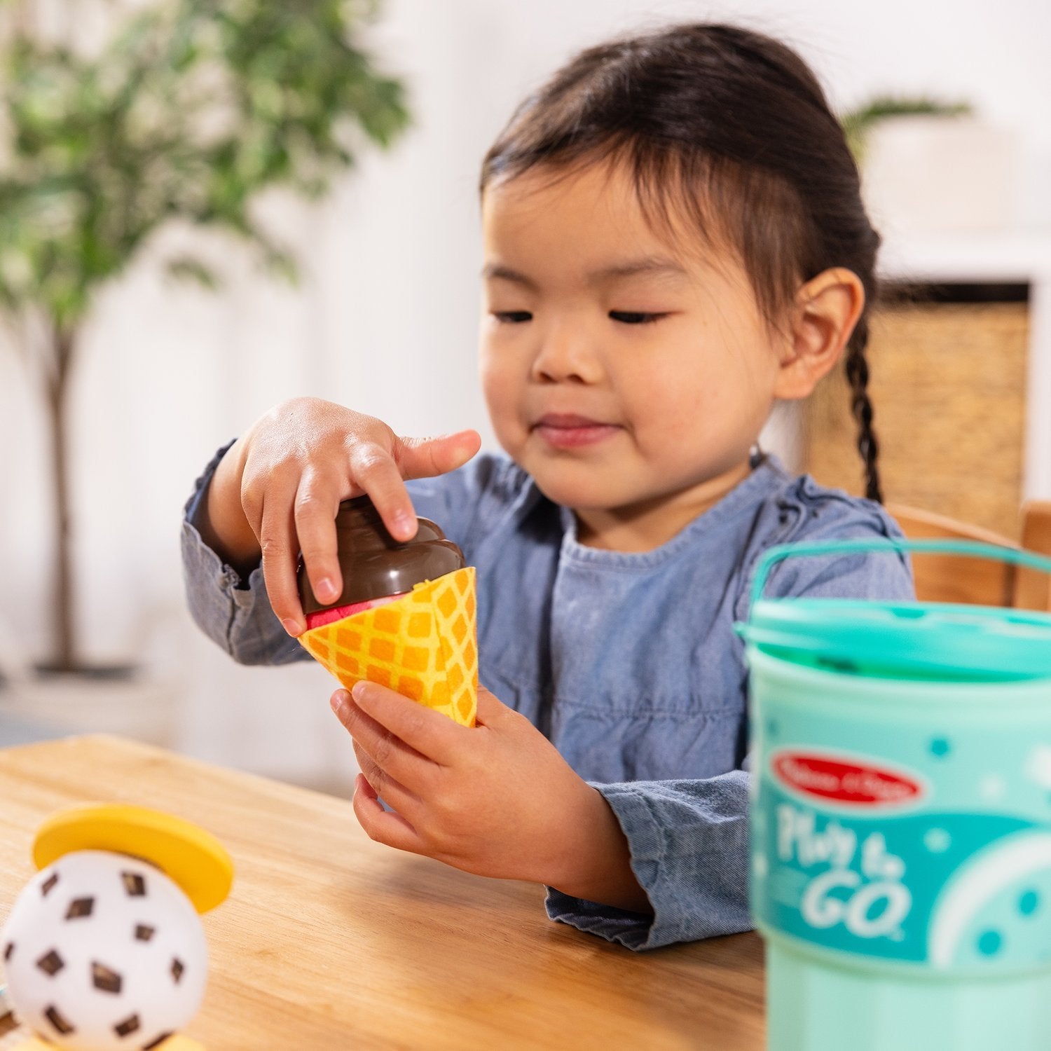 Melissa & Doug Play To Go Ice Cream Play Set